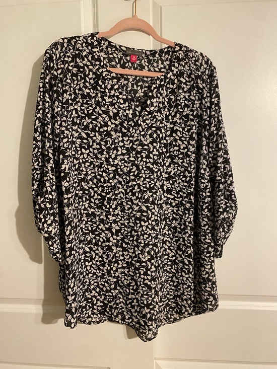 Vince Camuto Black Tunic with White Leaf Print - Picture 2 of 5